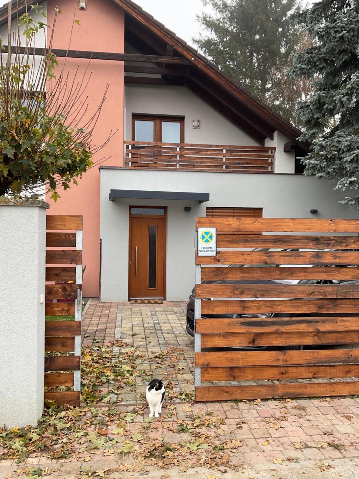 Apartman U Lesa Nove Jirny Екстер'єр фото