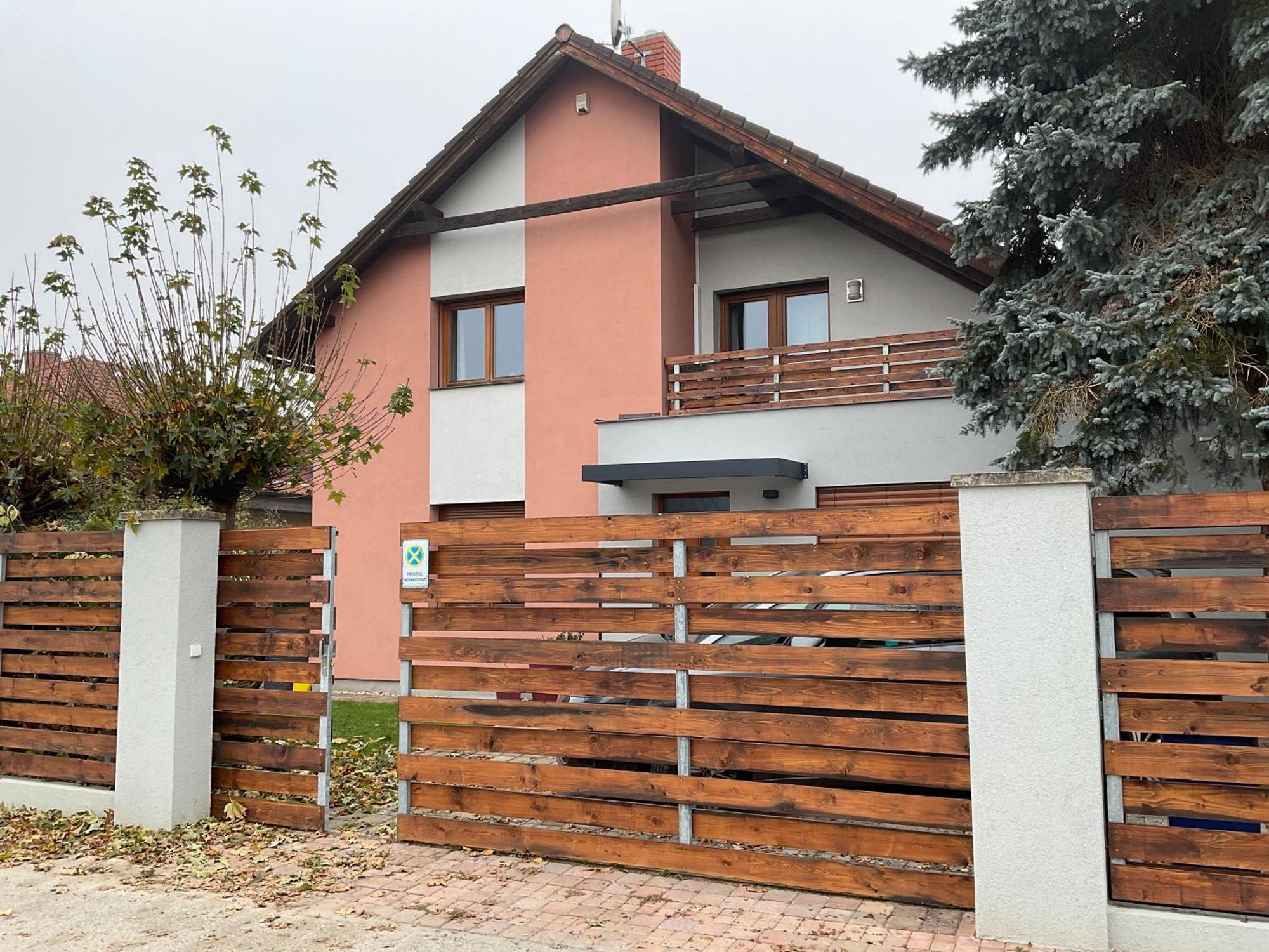 Apartman U Lesa Nove Jirny Екстер'єр фото